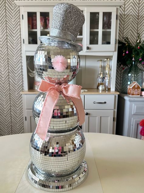 Mirror Ball Snowman, Disco Christmas Tablescape, Christmas Decorations Party Events, Snowman Contest Ideas, Christmas 2024 Trends Diy, Disco Ball Snowman Diy, Disco Holiday Party, Pink Disco Christmas, Christmas Disco Party