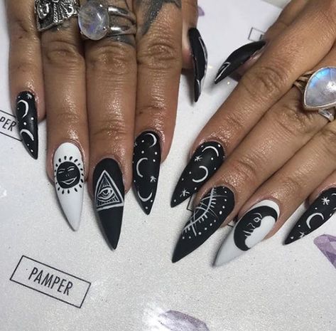 Ongles Goth, Black Halloween Nails, Halloween Nails Diy, Witch Nails, Witchy Nails, Cute Halloween Nails, Gothic Nails, Goth Nails, Edgy Nails