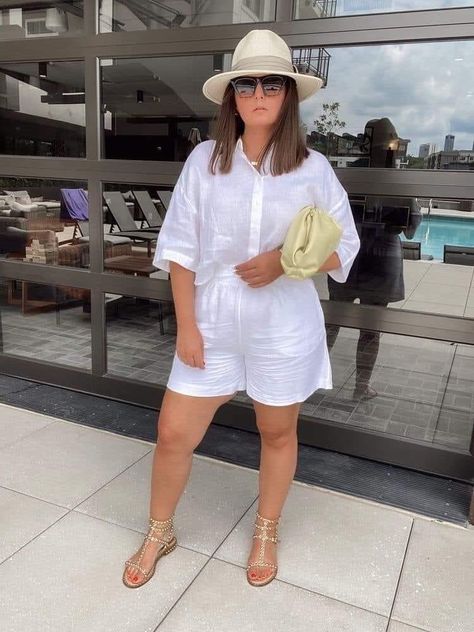 Mid Size Women Outfits Summer, European Summer Outfits Curvy, White Summer Dress Outfit, Curvy Outfits Summer, Summer Weekend Outfit, Julia Marie, Casual Brunch Outfit, Summer Brunch Outfit, Atlanta Fashion