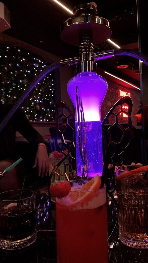 Shishabar Snapchat Story, Shishabar Snapchat, Bar Snapchat, Sisha Bar, City Girl Aesthetic Outfit, Bar Story, City Girl Outfits, City Lights Aesthetic, Bar With Friends