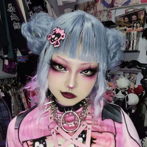 Emo Zombie, Perky Goth, Pastel Goth Makeup, Punk Makeup, Kawaii Makeup, Punk Accessories, Alternative Makeup, Cool Makeup Looks, Punk Hair