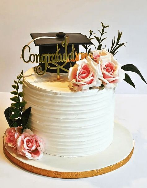 Graduation Birthday Cake, Simple Graduation Cakes, High School Graduation Cakes, College Graduation Cakes, Dessert Table Graduation, Boho Graduation, Graduation Cake Designs, Floral Graduation Party, Graduation Party Desserts