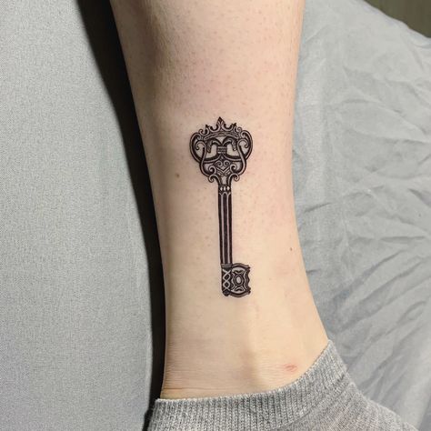 Key Tattoo, Armband Tattoo, Tattoo Ideas Design, Angel Tattoo Men, Deathly Hallows Tattoo, All Tattoos, Big Tattoo, Tattoos For Men, Lower Back Tattoos