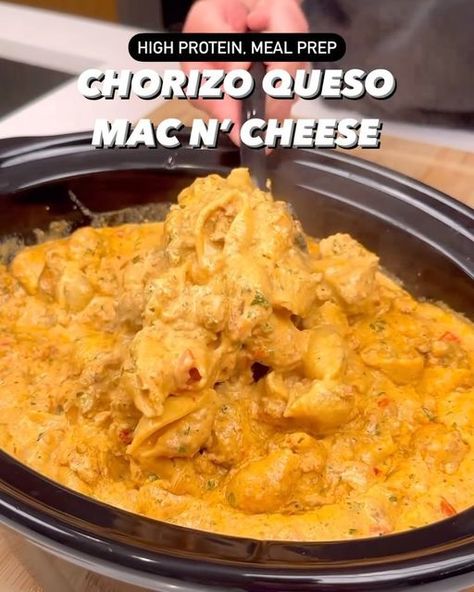 High Protein Recipes for Gymrats on Instagram: "Eat or Pass? 👇  Chorizo Queso Mac n’ Cheese By @stealth_health_life   Per serving (makes 10) 600 Calories 45g Protein 58g Carbs 20g Fat  Ingredients: 32oz 93% ground beef 8oz pork chorizo  Spice blend: 1 Tablespoon coarse salt 1 Tablespoon ground paprika 1 tablespoon ground oregano 1 teaspoon ground cumin 1.5 teaspoon ground black pepper  120g red enchilada sauce 14oz (400g) can of fire roasted tomatoes 2 tablespoons garlic purée 1 tablespoon chipotle peppers 1 tablespoon adobo sauce 3 tablespoons apple cider vinegar  2 orange bell peppers 2 red bell peppers 1 onion Bake at 400, 20-25 mins  Slow cooker instructions: High: 2-3 hours OR Low: 3-4 hours  672g pasta, cooked to 50% (Aka, cook for half the time shown on the box)  Blended Queso Sauc Chorizo Queso Mac And Cheese, Chorizo Mac And Cheese Recipes, Chorizo Mac And Cheese, Stealth Health Life Recipes, Stealth Health Recipes, High Protein Slow Cooker Recipes, Chorizo Pasta Recipes, Onion Bake, Queso Sauce