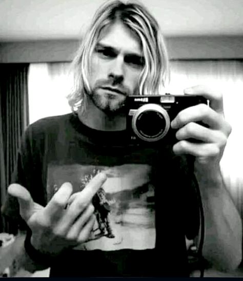 Nirvana Fan Art, Curco Vein, Kurt Cobain Photos, Kurt And Courtney, Donald Cobain, Nirvana Kurt Cobain, Nirvana Kurt, Dave Grohl, Alice In Chains