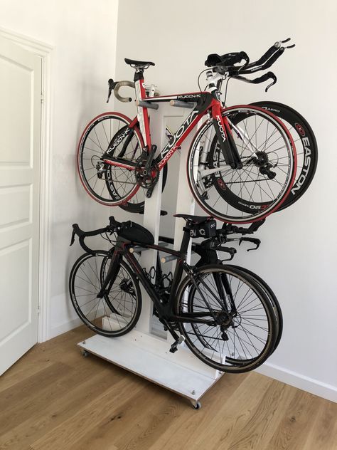 Organize My Garage, Bike Storage Home, Bike Storage Apartment, Diy Bike Rack, Outdoor Bike Storage, Garage Storage Inspiration, Bike Storage Garage, Garage Organization Ideas, Bike Storage Solutions