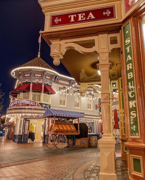 Disneyland at night Disneyland At Night, Fantasy Story Ideas, Disneyland Rides, Planet Coaster, Mid Afternoon, Stay Awake, Main Street Usa, Power Nap, Vintage Disneyland