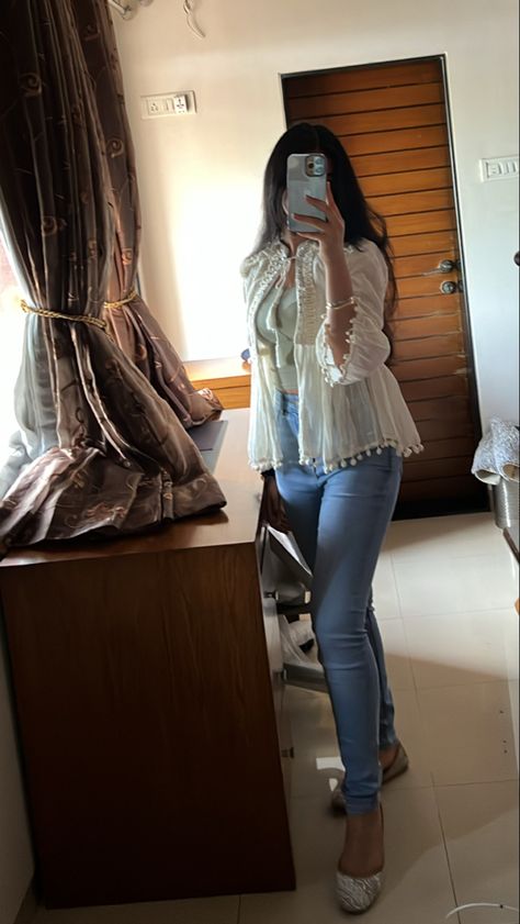 Short Shrugs With Jeans, Desi College Outfits, Kurti Outfit, Babylights Hair, Blue Lemonade, Aesthetic Female, Chicken Kari, Casual Sporty Outfits, Outfits Gorditas