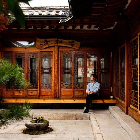 Korean Home Interior, Korean Interior Design, Korean Decor, Korean Traditional House, Traditional Korean House, Chateaux Interiors, Bukchon Hanok Village, Asian House, Elegant Bedding