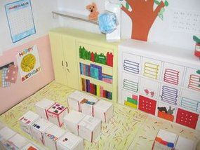 Miniature Classroom, Big Cardboard Boxes, Draw Handles, Stem Elementary, College Projects, Big Sisters, Diy Barbie Furniture, Primary School Teacher, Classroom Projects