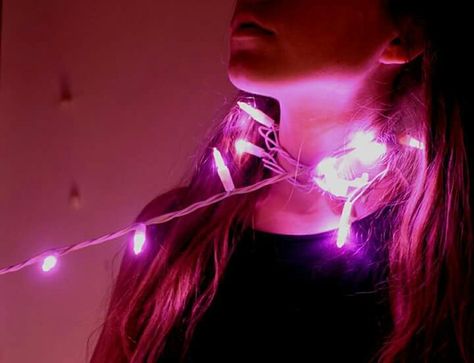 Christmas Lights Photoshoot, Boudiour Poses, Bouidor Photography, Pic Poses, Photography Posing Guide, Poses Photography, Pink Collection, Model Poses Photography, Christmas Photoshoot