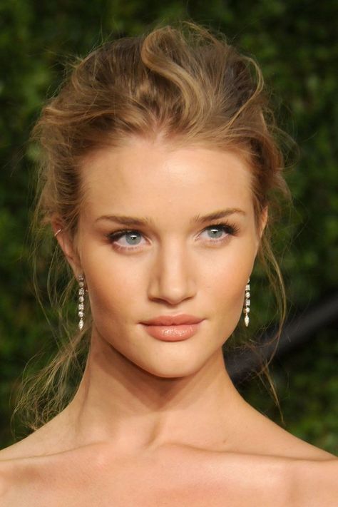 2011: Wispy Updo Rosie Huntington Whiteley Hair, Side Updo, Hair Evolution, Flamboyant Natural, Simple Updo, Curly Hair Updo, Rosie Huntington, Easy Updos, Huntington Whiteley