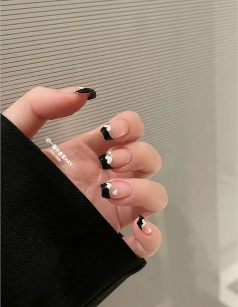 Art Negative Space, Tulip Nails, Reflective Nails, White Tips, Stunning Nail Designs, Wow Nails, Subtle Nails, Goth Nails, Casual Nails