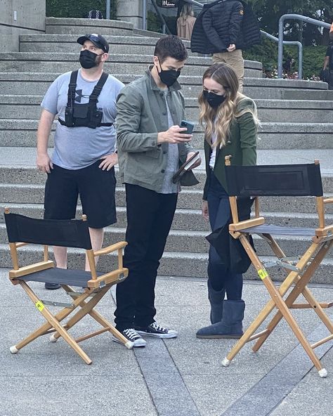 Flash Behind The Scenes, The Flash Cast, Caitlyn Snow, Barry And Caitlin, Flash Funny, Flash Barry Allen, Killer Frost, Danielle Panabaker, Supergirl And Flash