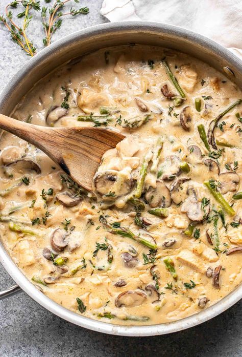 One Pot Creamy Chicken and Asparagus Asparagus Onion Mushroom, Chicken Asparagus Mushroom Recipe, Chicken And Asparagus Recipes, Creamy Chicken And Asparagus, Asparagus Casserole Recipes, Honey Chipotle Chicken, Chicken And Asparagus, Asparagus Casserole, Chicken Breast Crockpot Recipes