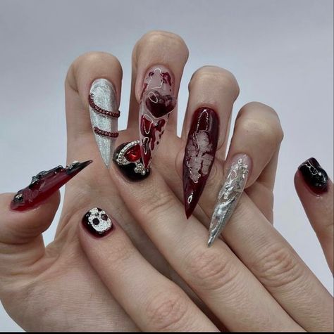 Alt Nails Designs, Phone Cases Girly, Spooky Season Nails, Creepy Nails, Chain Nails, Girly Products, Skull Nail Art, Spooky Nail, Holloween Nails