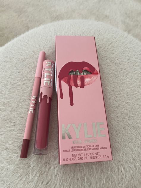 Kylie Makeup, Pajamas Gift, Lip Kit, Kylie Cosmetics, Kylie Jenner, Lip Gloss, Crayon, Lips, Velvet