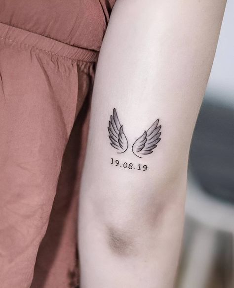 Angel Wing Wrist Tattoo, Small Remembrance Tattoos, Small Memorial Tattoos, Wing Tattoos On Wrist, Angel Wing Tattoos, Angle Tattoo, Datum Tattoo, Delicate Tattoos For Women, In Loving Memory Tattoos