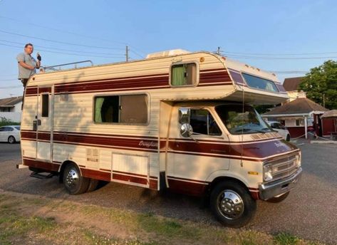 Old Rv Aesthetic, Vintage Motorhome Interior, Camper Life Rv Living, Western Apocalypse, Dodge Motorhome, Sleeper Van, Rv Vintage, Vintage Motorhome, Old Van