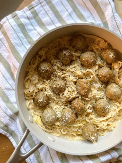 Trader Joe's Creamy Meatball Pasta Recipe | easy dinner recipes | pasta dinners | one pan dinners Trader Joe’s Meatball Recipe, Trader Joes Chicken Meatball Recipe, Trader Joes Meatball Recipes, Trader Joe’s Chicken Meatball Recipe, Trader Joe’s Meatballs, Trader Joes Pasta Recipe, Pasta With Alfredo Sauce, Meatball Dinner, Linguine Recipes