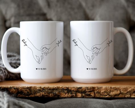 Matching Mugs Aesthetic, Couple Mug Design, Mr And Mrs Mugs, Homemade Chocolate Bars, Mugs Unique, Couple Mug, Couple Mugs, Gift Valentine, Anniversary Dates