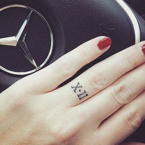 1,000 Tattoo Finger, Roman Numeral Tattoos, Wedding Ring Tattoo, Date Tattoos, Tattoo Wedding Rings, Small Tattoos With Meaning, Tattoo Zeichnungen, Tiny Tattoo, Ring Tattoos