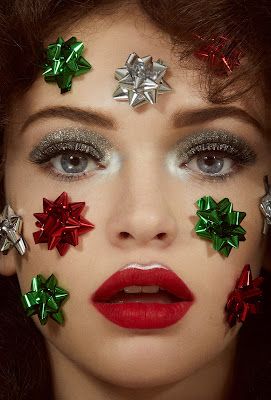 Vintage Christmas Beauty Editorial- Bows, Glitter, Metallic, Holiday Makeup, 50's, 60's, 70's Christmas Editorial, Jamie Nelson, 70s Makeup, Christmas Makeup Look, Avant Garde Makeup, Beauty Products Gifts, Christmas Shoot, Fotografi Digital, Shotting Photo