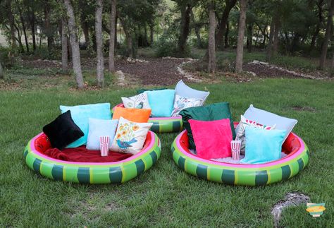 Movie Night Seating, Indoor Movie Night, Backyard Movie Night Party, Movie Seats, Pool Movie, Outdoor Movie Night, Spinners Diy, Blow Up Pool, Halloween Craft Projects