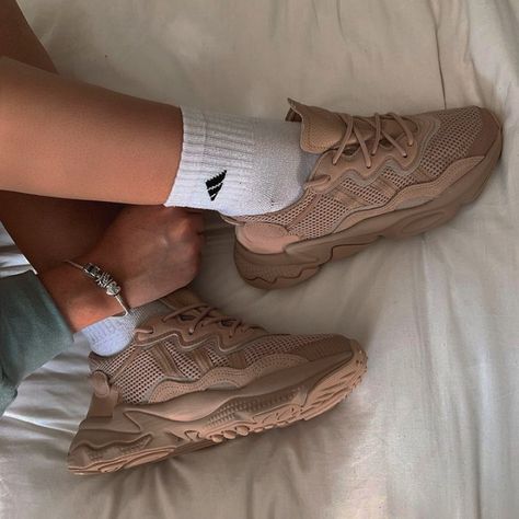 #beige #beigeaesthetic #ozweego #adidas #aesthetic #beigeaesthetic #whiteaesthetics #shoeporn #shoesaddict Outfits With Ozweego Shoes, Ozweego Outfit Women, Basket Femme Adidas Ozweego, Adidas Ozweego Brown, Adidas Shoes Ozweego, Adidas Ozweego Beige, Adidas Aesthetic, Ozweego Adidas, Adidas Originals Ozweego