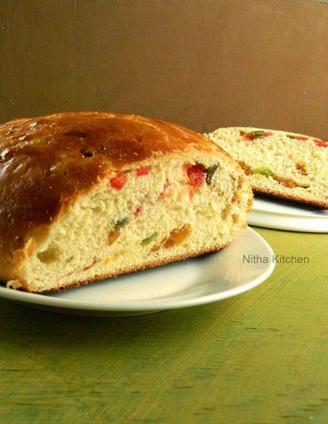 Julekake Recipe, Christmas Fruit Bread, Sweet Bread Dough, Fruit Bread Recipes, Christmas Bread Recipes, Norwegian Cuisine, Bread Ring, Bread Wreath, Traditional Christmas Food