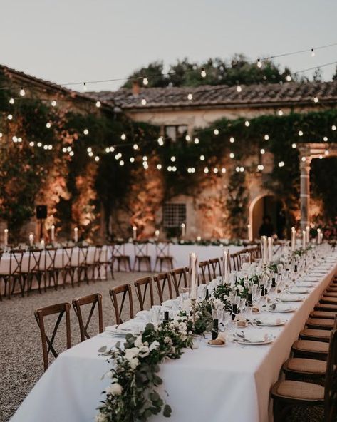 Tuscan Wedding Theme, The Wedding Bliss, Vintage Italian Wedding, Tuscan Inspired Wedding, Candles Flowers, Tuscan Wedding, Villa Wedding, Outdoor Dinner, Luxurious Wedding