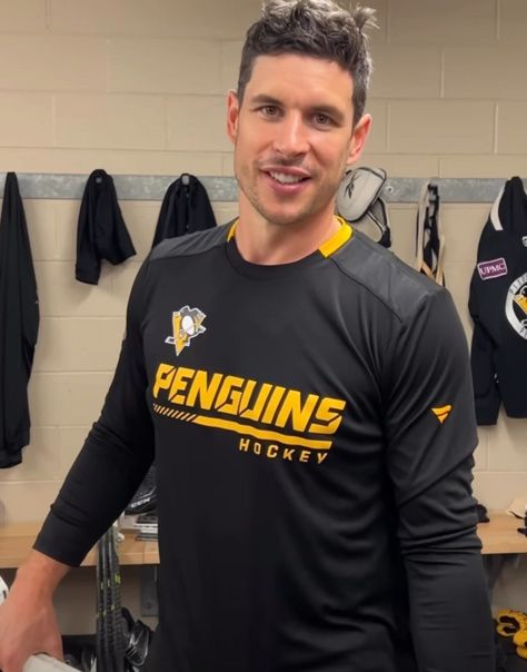 Sydney Crosby, Enjoy Your Birthday, Nhl Hockey Players, Destined For Greatness, Penguin Cakes, Hockey Boards, Have The Best Day, Nhl Pittsburgh Penguins, Hockey Pictures