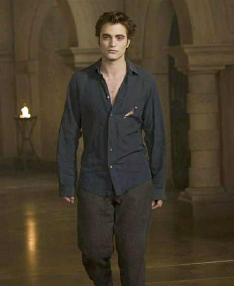 Edward Cullen Outfit Ideas, Edward Cullen Outfit, Twilight Cullens, Streetwear Wallpaper, Kristen Stewart Twilight, Imagines Crush, Alice And Jasper, Twilight Outfits, Twilight Aesthetic