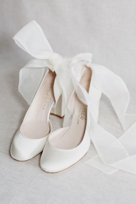 Comfortable Wedding Heels, Heels With Bows, Bridal Aesthetic, Bridal Wardrobe, Beautiful Wedding Shoes, Actress Hairstyles, Ivory Wedding Shoes, White High Heels, Fashion Shoes Flats