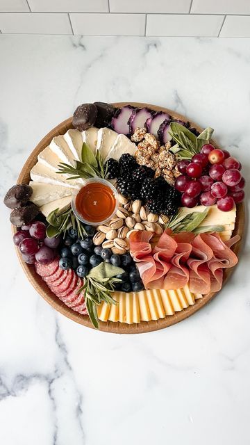 Fruit Cheese Meat Charcuterie Board, Charcuterie Board With Goat Cheese, Aesthetic Charcuterie Board Ideas, Blueberry Charcuterie Board, Medium Charcuterie Board, Gourmet Charcuterie Board, Oval Charcuterie Board, Prosciutto Charcuterie Board, Beautiful Charcuterie Boards