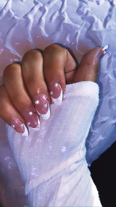 Pink Acrylic pearl almond shape nails Soft Girly Nails, Lisa Blackpink Wallpaper, Hello Kitty Nails, Girly Acrylic Nails, Glam Nails, Kawaii Nails, Piercing Tattoo, Almond Nails, Nail Inspo