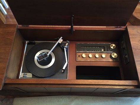 Restoring a Vintage Stereo Console - the bowtie6 blog Stereo Cabinet Makeover, Stereo Cabinet Redo, Retro Record Cabinet, Vintage Media Console, Music Console, Vintage Stereo Cabinet, Stereo Idea, Hifi Bar, Antique Record Player