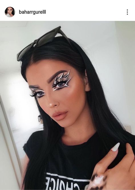 Black And White Rave Makeup, Rave Makeup Black, Zebra Eyeliner, Zebra Makeup Look, Black And White Makeup Looks, Zebra Makeup, Rainbow Eye Makeup, Black And White Makeup, Summer Makeup Trends