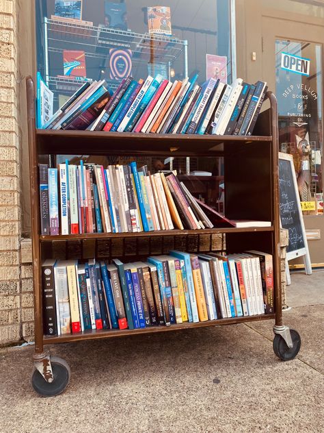 $5 book cart >>> Library Cart, Book Mobile, Mobile Ideas, Fav Aesthetic, Work Aesthetic, Book Cart, Library Aesthetic, Book Bar, Little Library