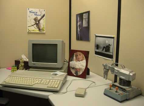 Pink Gamer Setup, Bosses Office, 1980s Office, 80s Office, Schrodinger's Cat, Corporate Core, Gfx Background, Cubicle Office, Computer Love