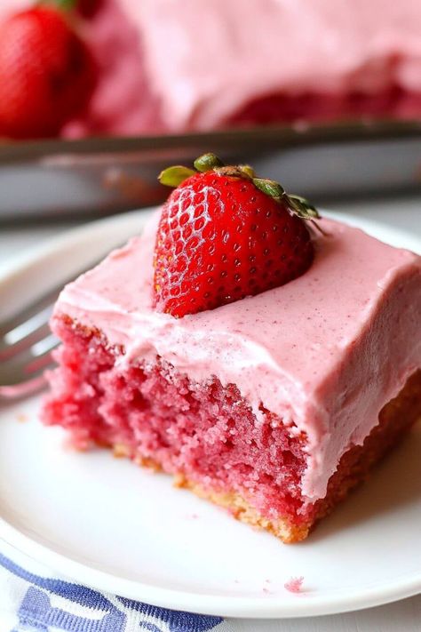 Double Strawberry Cake 10 Strawberry Cake Mix Recipes, Frozen Strawberry Desserts, Combine Cake, Cheesy Baked Chicken, Boxed Cake Mixes Recipes, Fresh Strawberry Cake, Jello Cake, Strawberry Cake Mix, Strawberry Cake Recipes