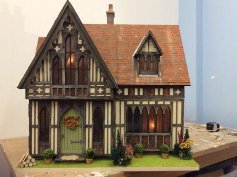 By Emma Waddell of Dolls House Grand Designs Mini Mansions Homes, Tudor Dollhouse, Tile Covers, Mini Houses, Tudor House, Dollhouse Ideas, Roof Tiles, House Doors, House Roof