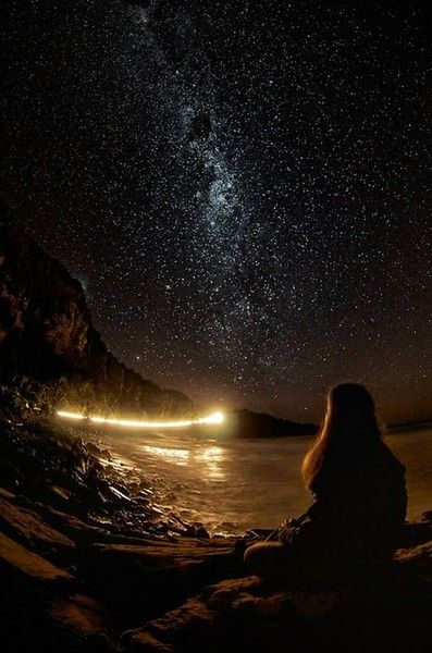 girl watching the stars Visit New Zealand, Stars In The Sky, Charcoal Drawings, To Infinity And Beyond, My God, Milky Way, Urban Art, Belle Photo, Beautiful World