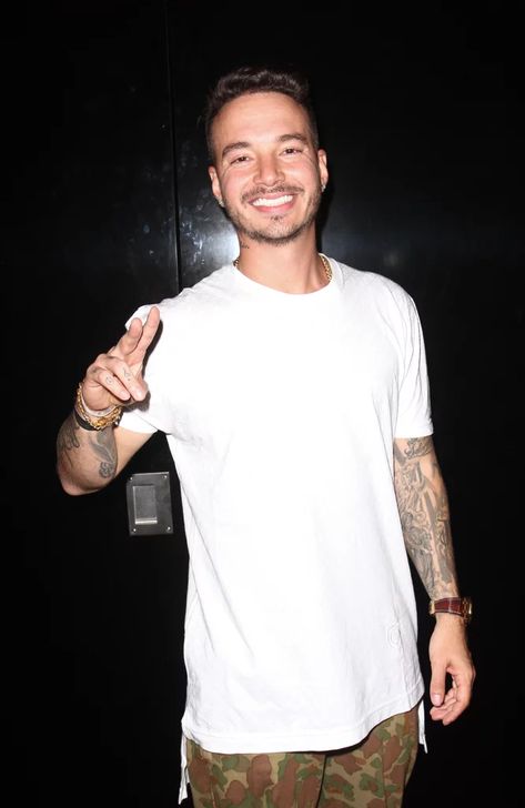 J Balvin Aesthetic, Singer Fashion, White Undershirt, Mens Tshirts, Mens Tops, T Shirt, Pins