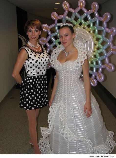 11 Tacky Wedding Dresses That May Make You Cringe - 123Print Blog Weird Wedding Dress, Ugly Wedding Dress, Tacky Wedding, Poodle Dress, Unusual Wedding Dresses, Crazy Wedding, Halloween Themed Wedding, Recycled Dress, Funny Dresses