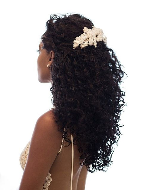 Curly Bridal Hair, Natural Hair Wedding, Natural Wedding Hairstyles, Natural Hair Bride, Curly Wedding Hair, Flowers In Her Hair, Wedding Hair Inspiration, Hairstyles Curly, Perfect Curls