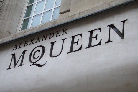 Alexander McQueen Boutique Logo Design, Alexander Mcqueen Logo, Sarah Burton, Typography Love, Boutique Logo, Maybe One Day, Brand Story, Visual Merchandising, Brand Packaging