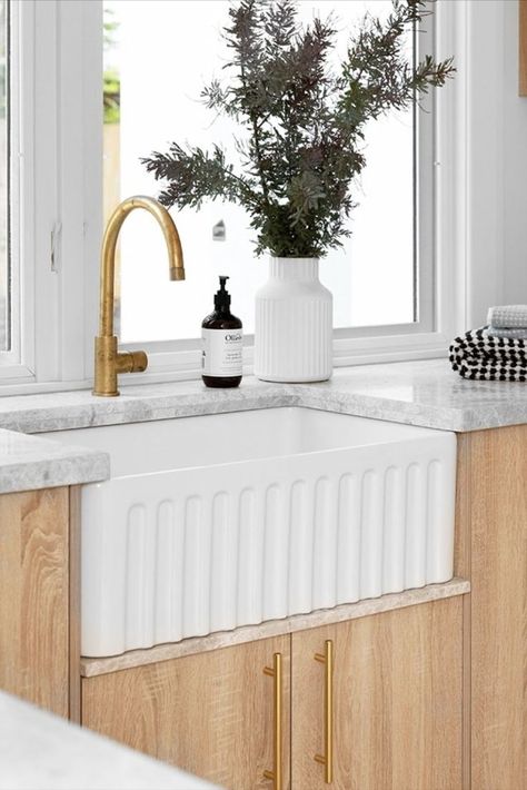 A modern take on the country farmhouse with this stunning Turner Hastings Novi Fireclay Single Butler Sink and gold finishing touches. Farmhouse Bathroom Floor Ideas, Farmhouse Laundry Sink, Butlers Sink, Dinner Party Essentials, Travertine Floor Tile, Butler Sink Kitchen, Latest Kitchen Trends, Kitchen Setup, Brick Cottage