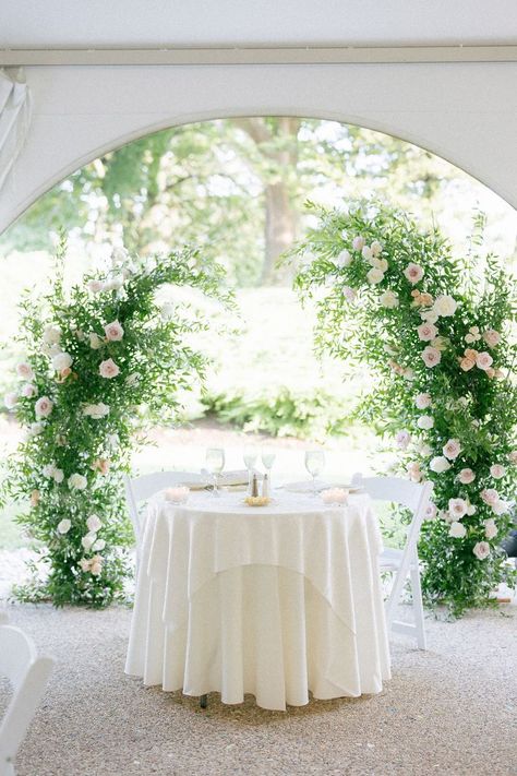 Wedding Arch Greenery, Alter Flowers, Rustic Glam Wedding, White Wedding Decorations, Wedding Archway, Wedding Alters, Floral Arch Wedding, Sweetheart Table Wedding, Wedding Ceremony Arch