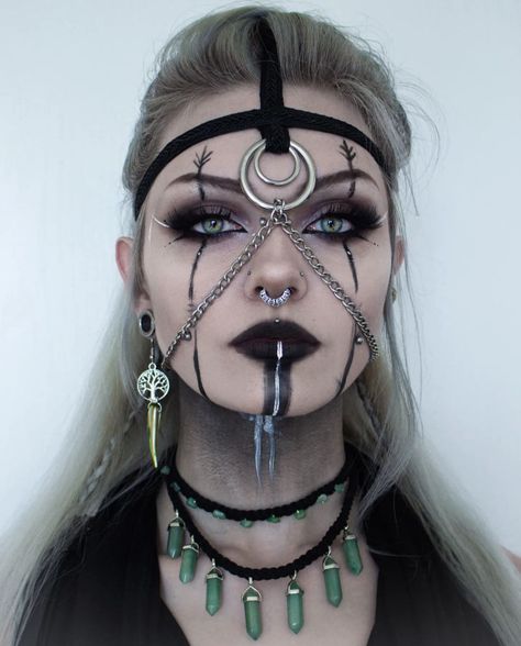 Nordic Witch Makeup, Nordic Witch Aesthetic, Nordic Witch, Pagan Makeup, Dark Fairy Makeup, Nordic Makeup, Witchy Tattoos, Earth Kingdom, Medieval Outfit